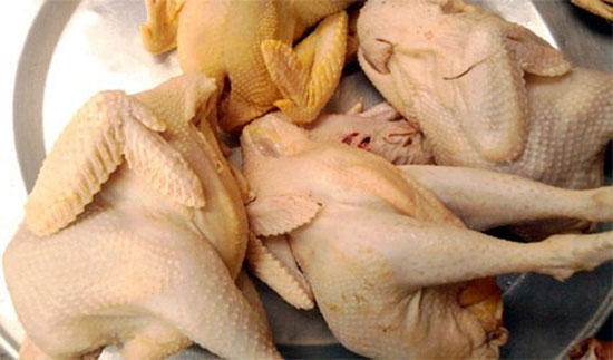 Gà ta làm sẵn thường có thân hình nhỏ gọn, săn chắc, ức hẹp