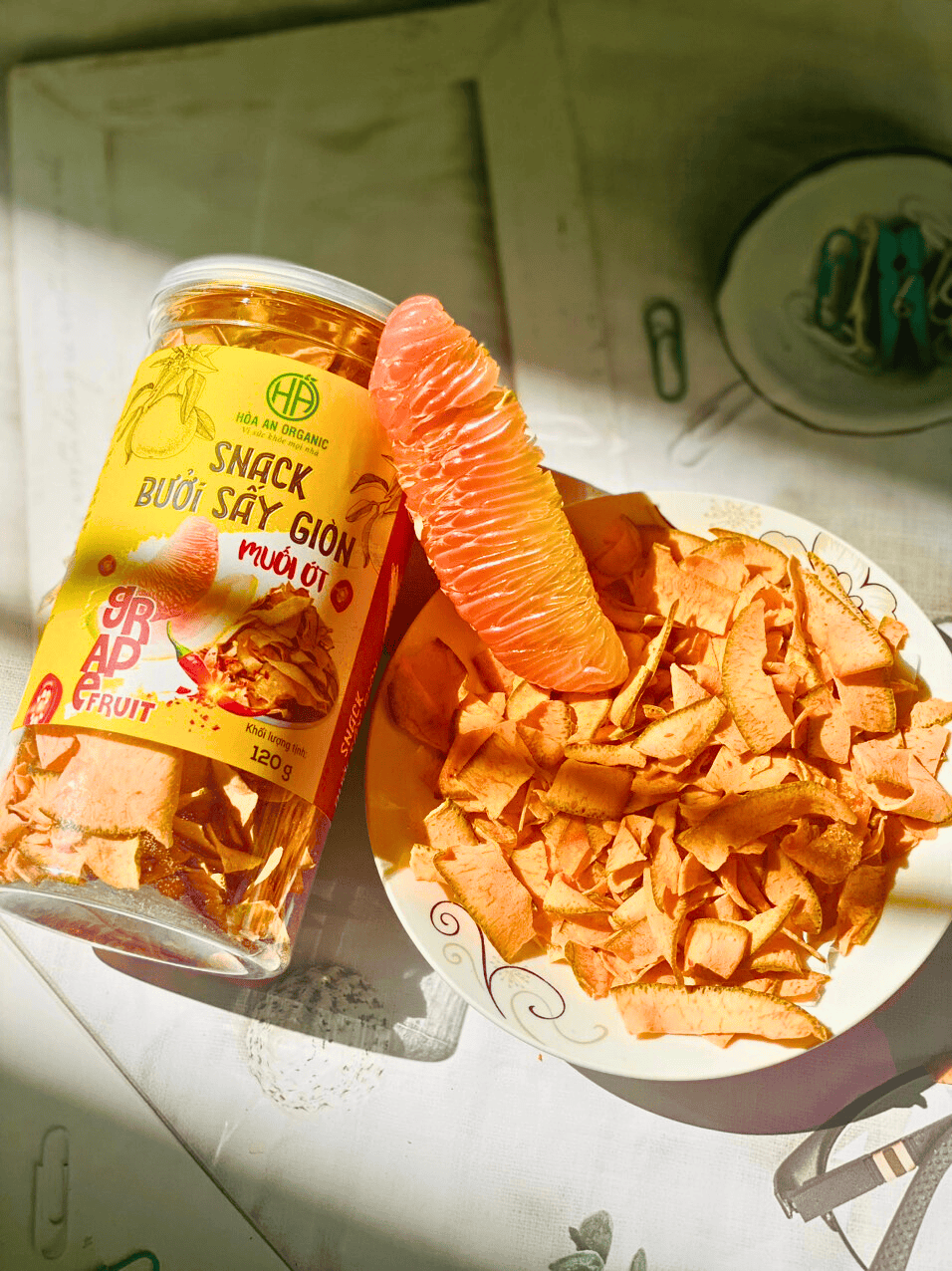 Snack bưởi sấy giòn muối ớt Hòa An Organic 120g