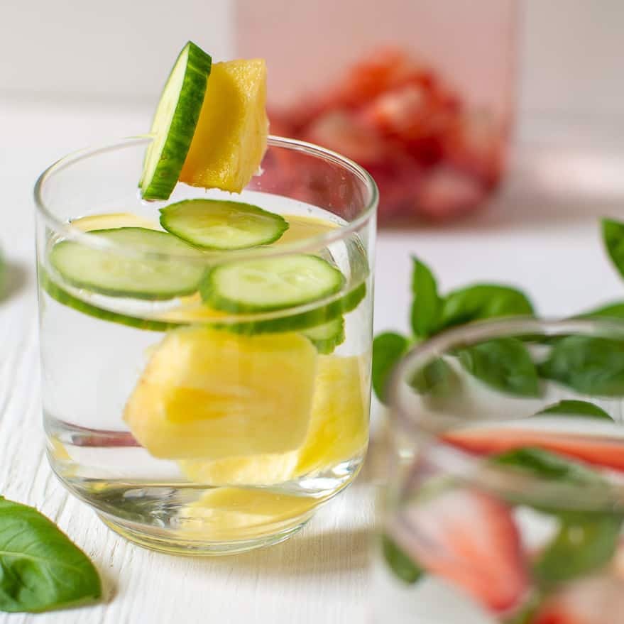 Khỏe đẹp mỗi ngày với 6 công thức detox dứa đơn giản