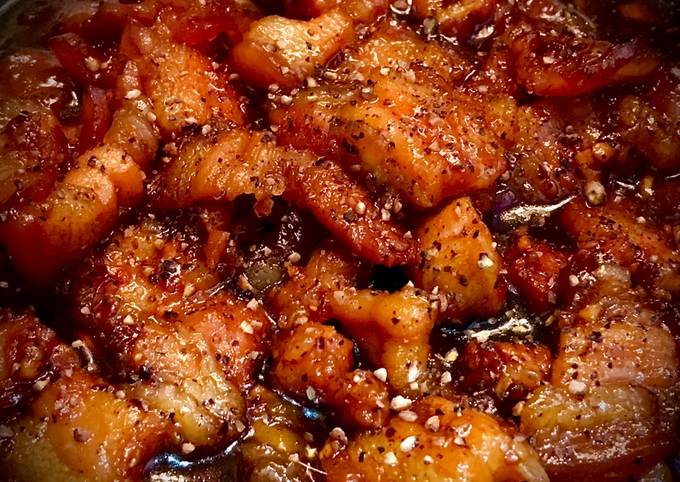 Thịt kho tiêu bằng nước màu dứa (thơm)